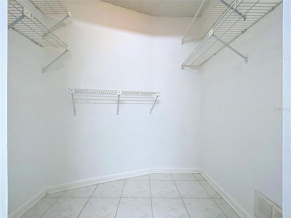 For Sale: $370,000 (3 beds, 2 baths, 1633 Square Feet)