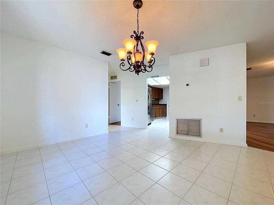 For Sale: $370,000 (3 beds, 2 baths, 1633 Square Feet)