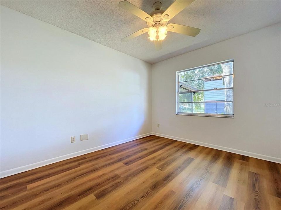 For Sale: $370,000 (3 beds, 2 baths, 1633 Square Feet)