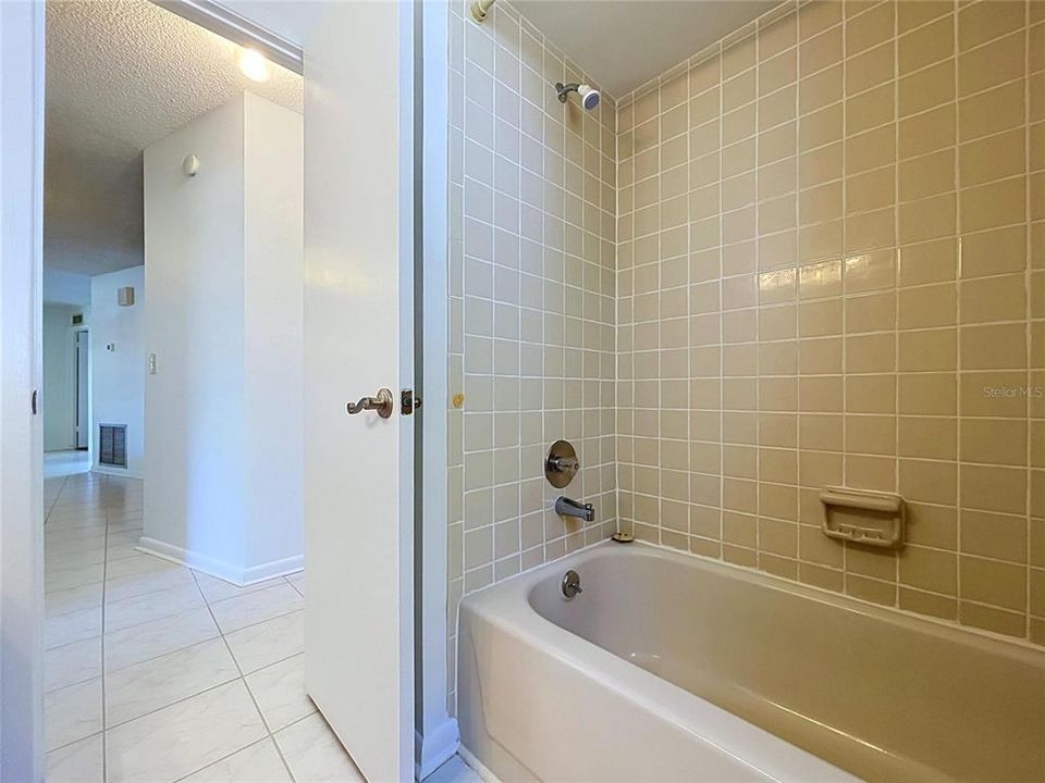 For Sale: $370,000 (3 beds, 2 baths, 1633 Square Feet)