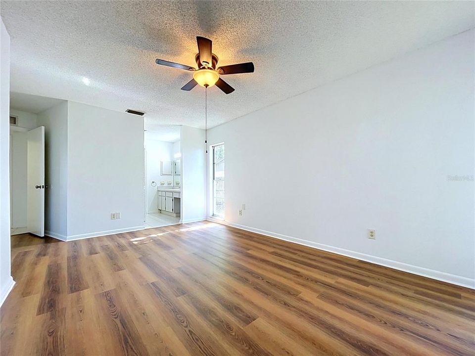 For Sale: $370,000 (3 beds, 2 baths, 1633 Square Feet)