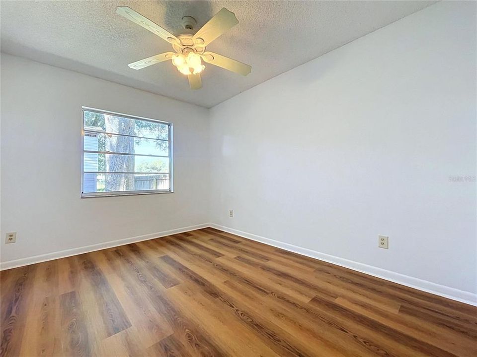For Sale: $370,000 (3 beds, 2 baths, 1633 Square Feet)