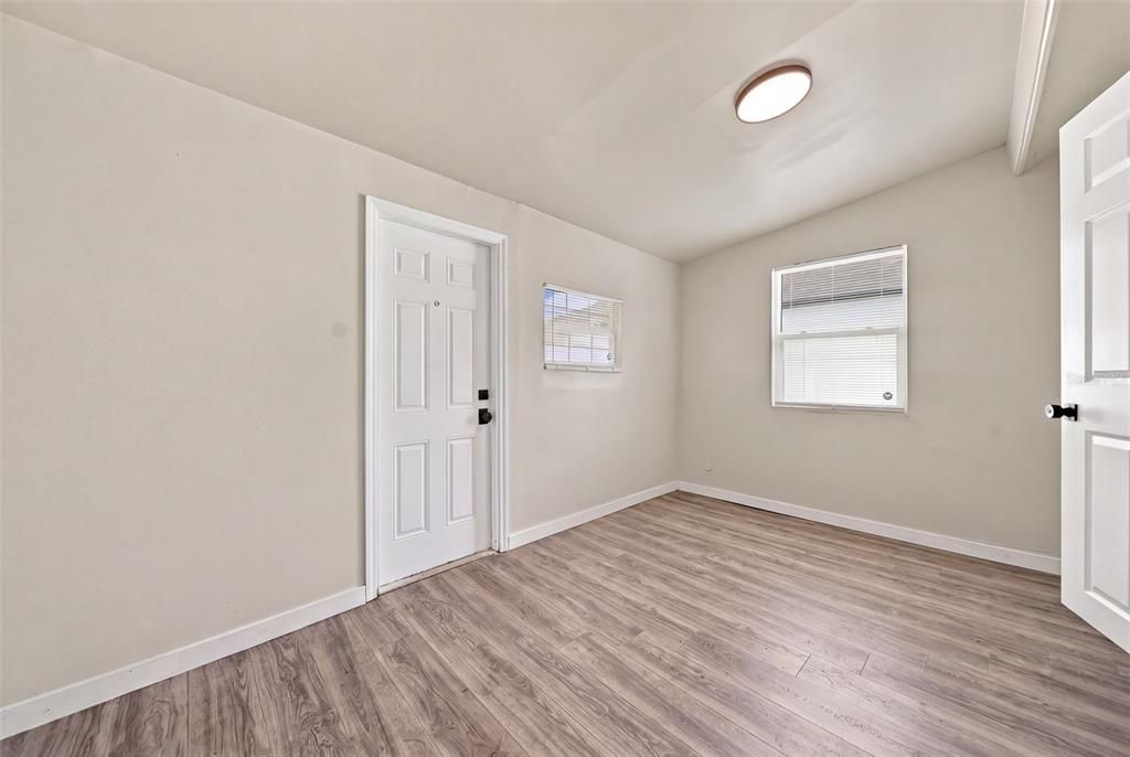For Sale: $289,900 (3 beds, 2 baths, 921 Square Feet)
