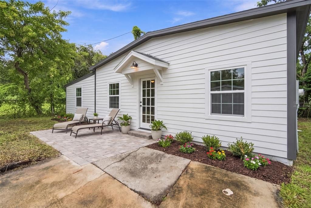 For Sale: $289,900 (3 beds, 2 baths, 921 Square Feet)