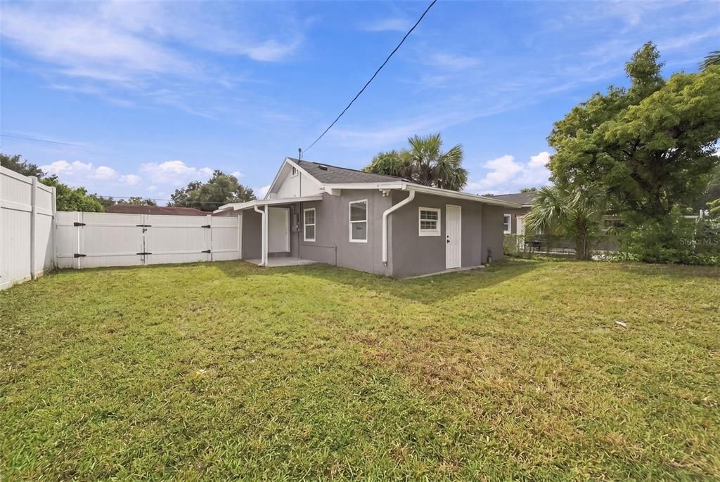 For Sale: $289,900 (3 beds, 2 baths, 921 Square Feet)