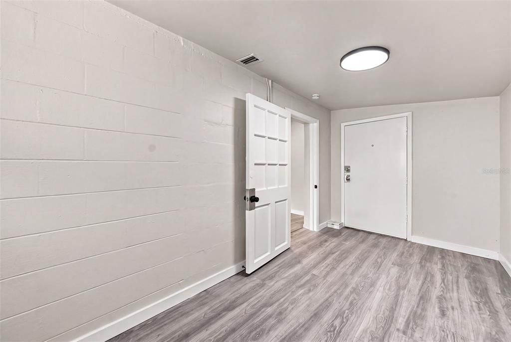 For Sale: $289,900 (3 beds, 2 baths, 921 Square Feet)