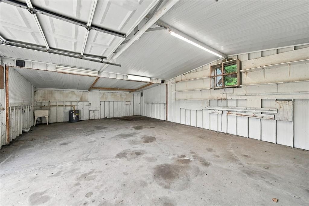 For Sale: $289,900 (3 beds, 2 baths, 921 Square Feet)