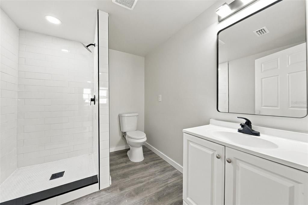 For Sale: $289,900 (3 beds, 2 baths, 921 Square Feet)