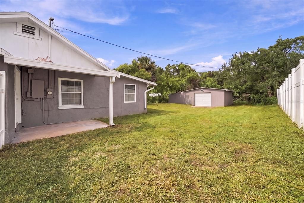 For Sale: $289,900 (3 beds, 2 baths, 921 Square Feet)