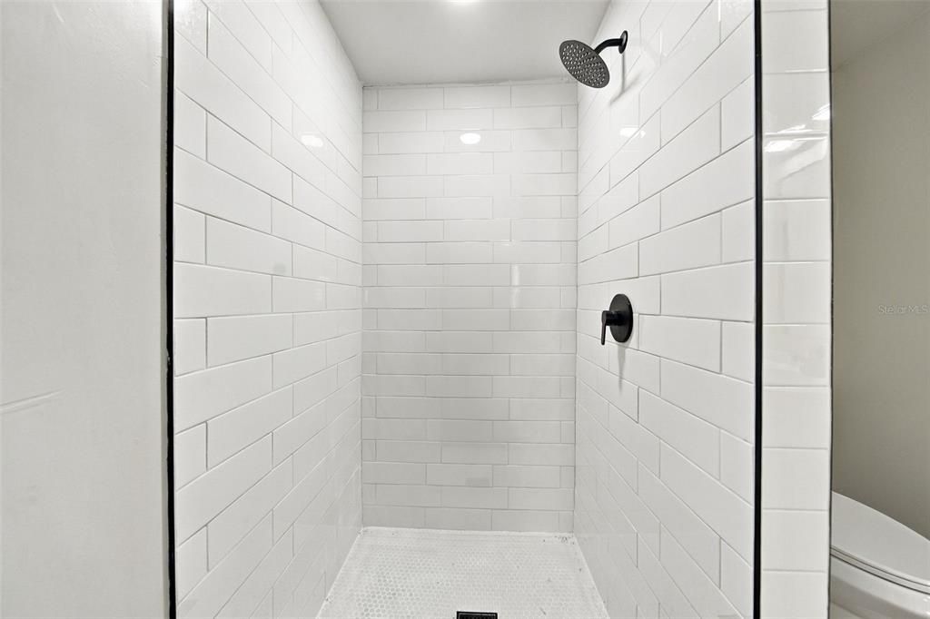 For Sale: $289,900 (3 beds, 2 baths, 921 Square Feet)