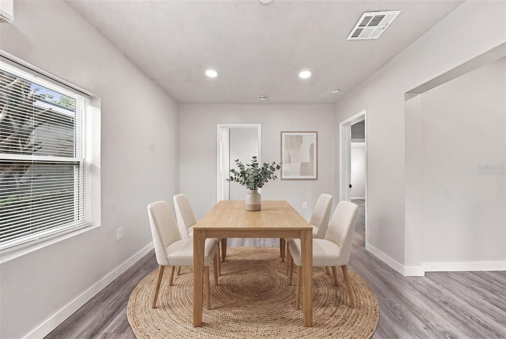 For Sale: $289,900 (3 beds, 2 baths, 921 Square Feet)