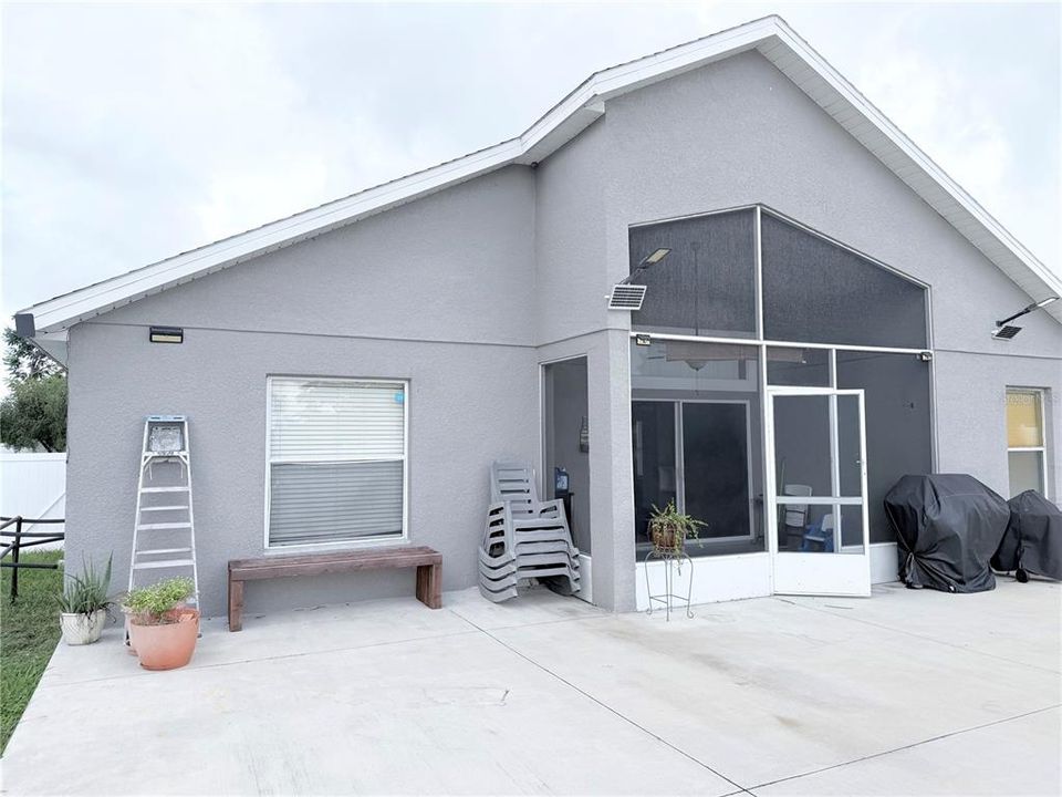 For Rent: $2,450 (3 beds, 2 baths, 1644 Square Feet)