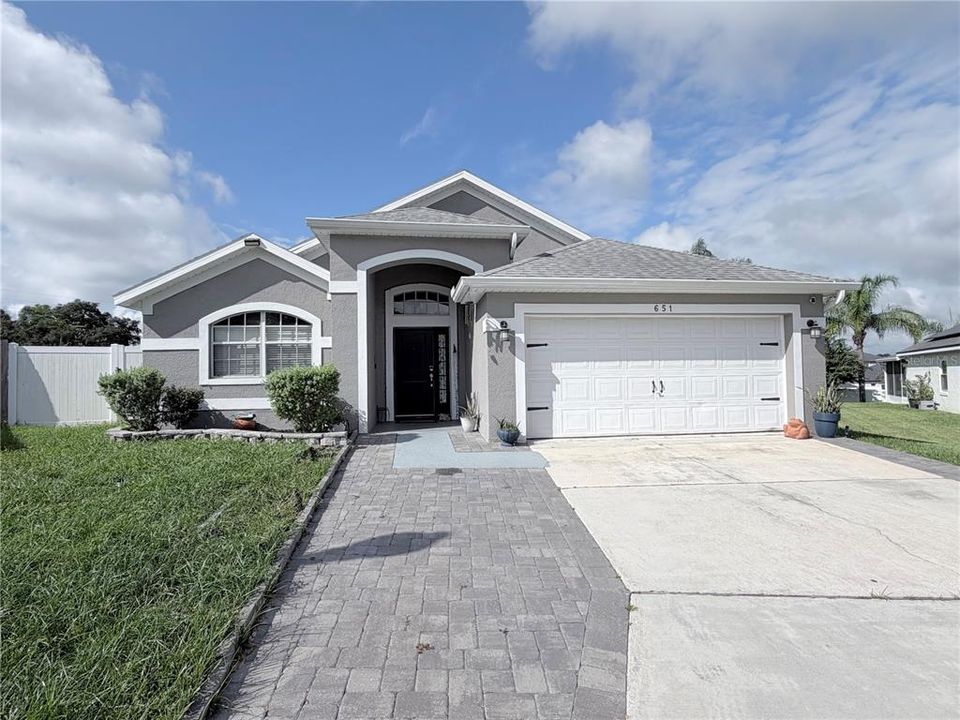 For Rent: $2,450 (3 beds, 2 baths, 1644 Square Feet)
