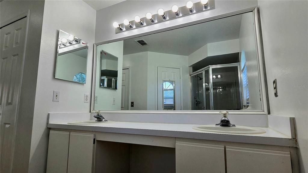 For Rent: $2,100 (3 beds, 2 baths, 1434 Square Feet)