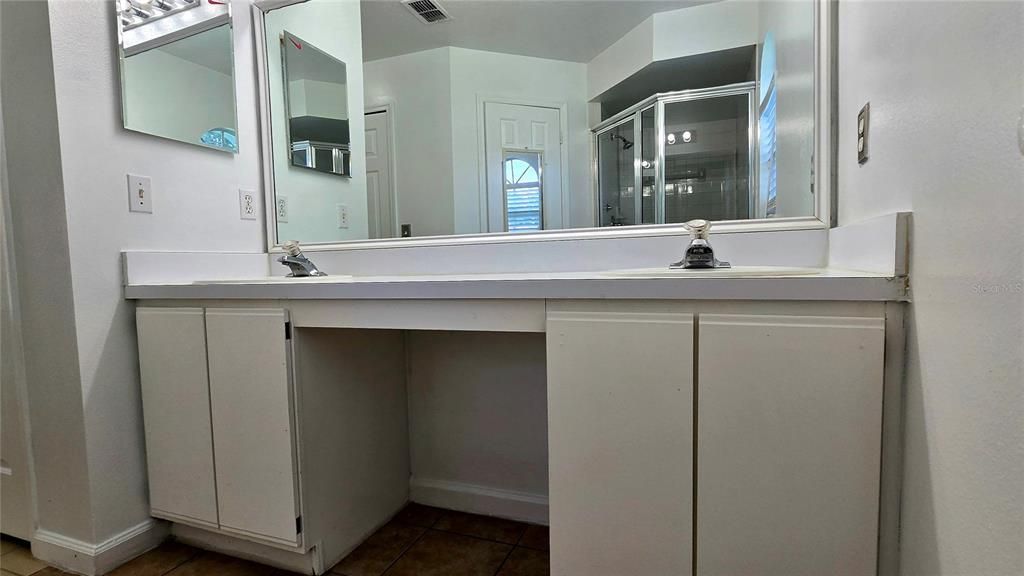 For Rent: $2,100 (3 beds, 2 baths, 1434 Square Feet)