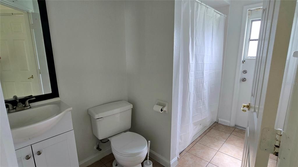 For Rent: $2,100 (3 beds, 2 baths, 1434 Square Feet)