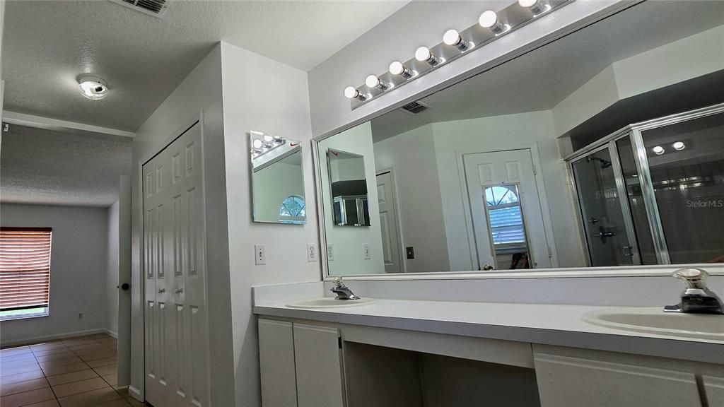 For Rent: $2,100 (3 beds, 2 baths, 1434 Square Feet)