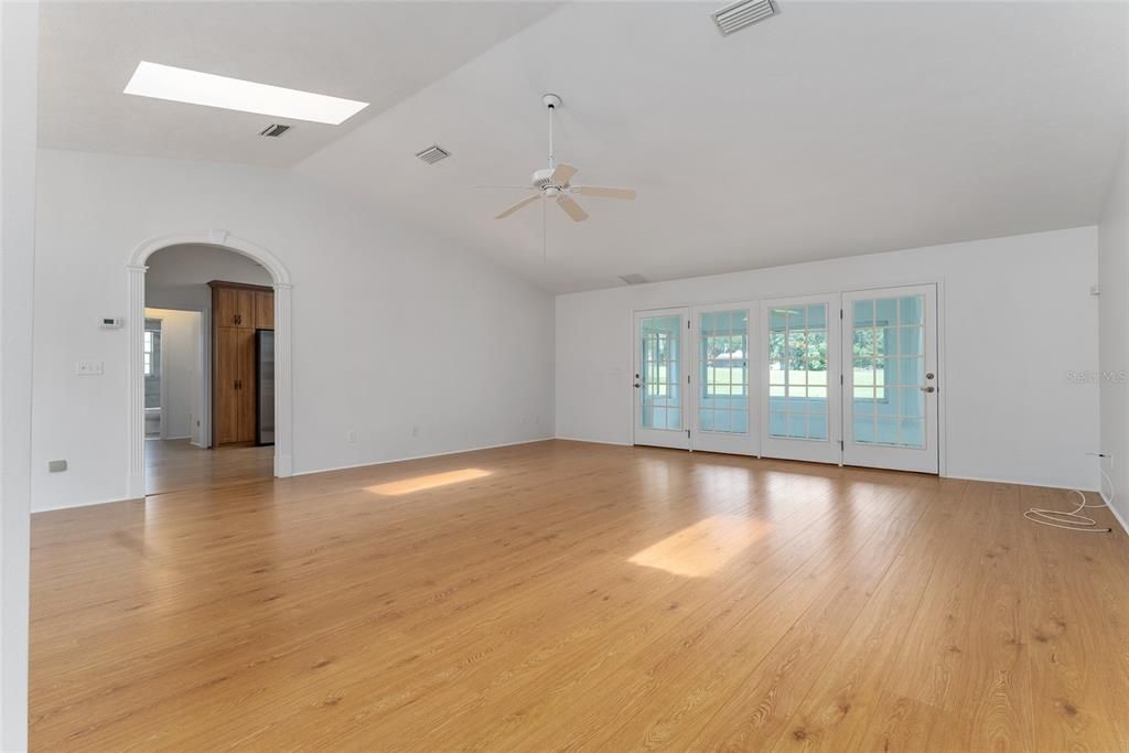 En Renta: $2,975 (3 camas, 2 baños, 1818 Pies cuadrados)