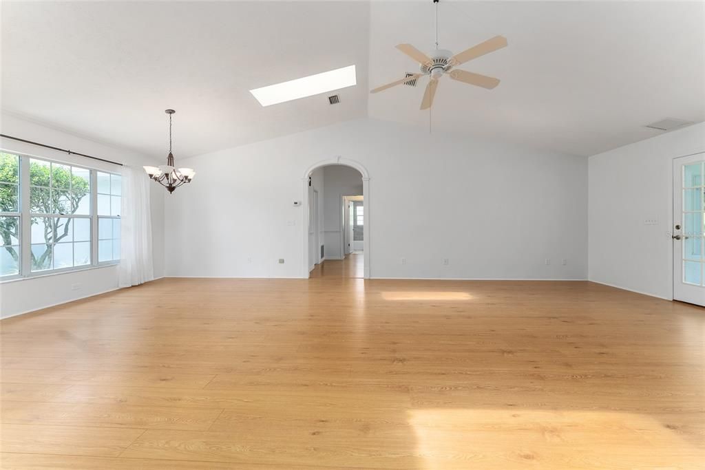 En Renta: $2,975 (3 camas, 2 baños, 1818 Pies cuadrados)