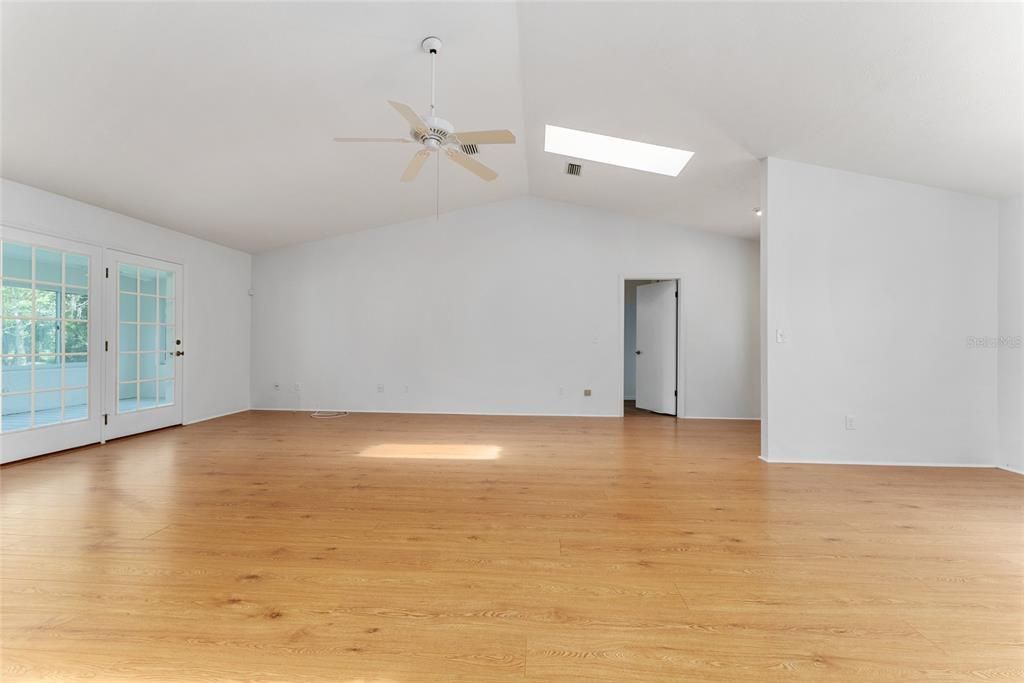 En Renta: $2,975 (3 camas, 2 baños, 1818 Pies cuadrados)