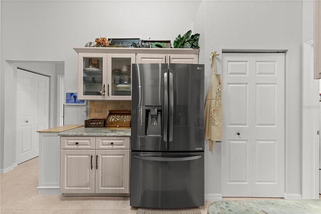 For Sale: $449,500 (3 beds, 2 baths, 2285 Square Feet)
