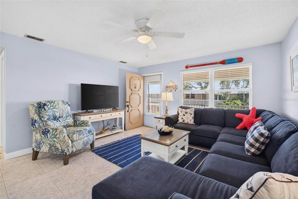 For Sale: $149,000 (2 beds, 1 baths, 1010 Square Feet)