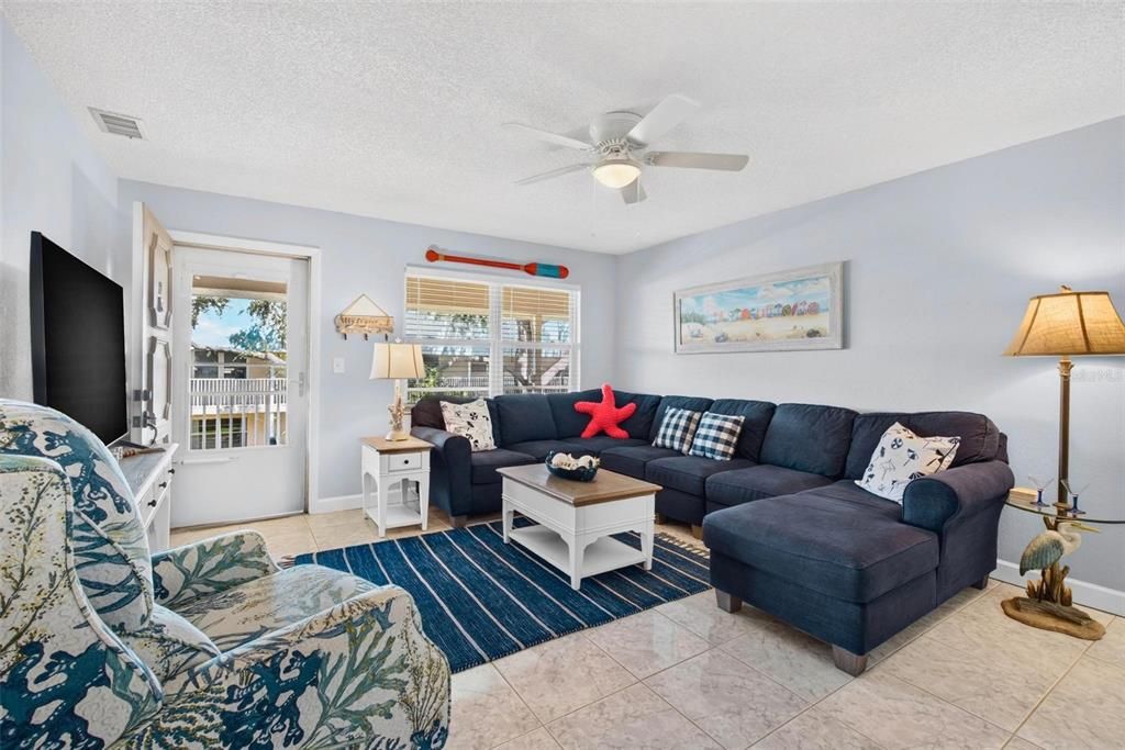 For Sale: $149,000 (2 beds, 1 baths, 1010 Square Feet)