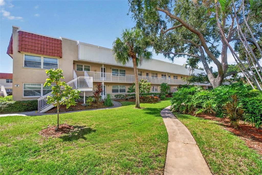 For Sale: $149,000 (2 beds, 1 baths, 1010 Square Feet)