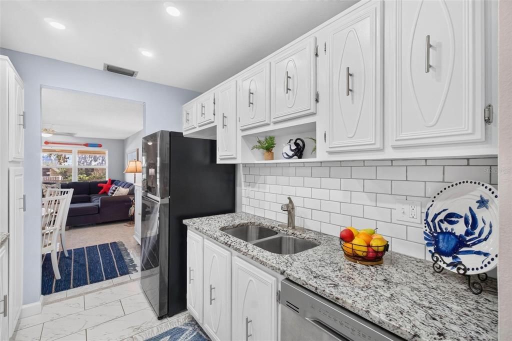 For Sale: $149,000 (2 beds, 1 baths, 1010 Square Feet)