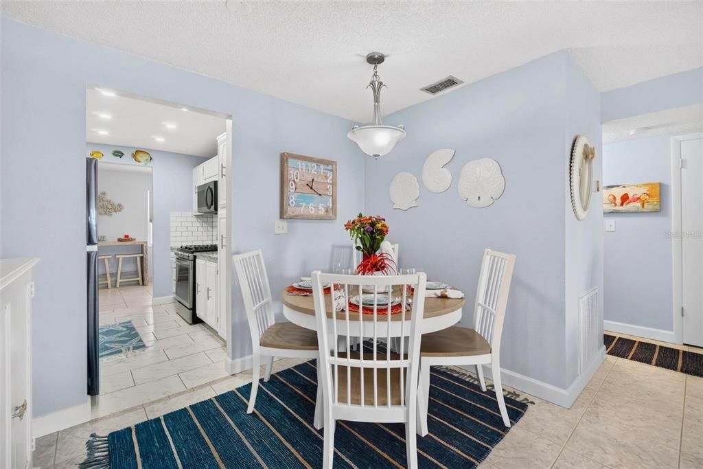 For Sale: $149,000 (2 beds, 1 baths, 1010 Square Feet)