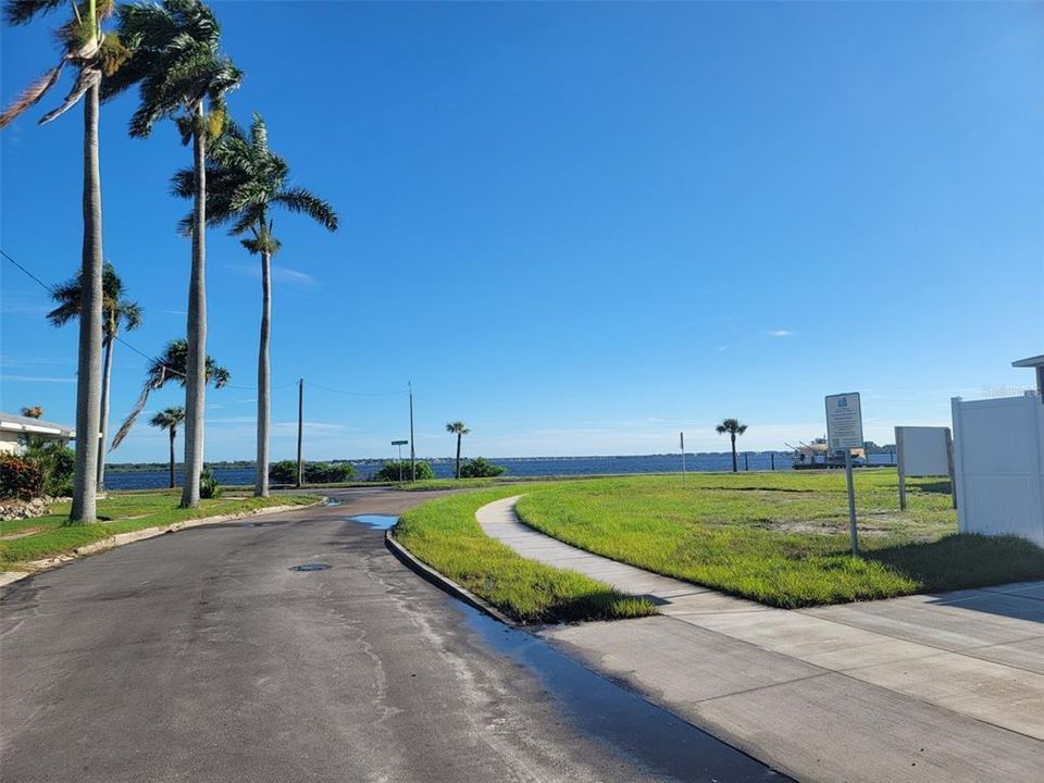 For Sale: $349,900 (3 beds, 2 baths, 1324 Square Feet)