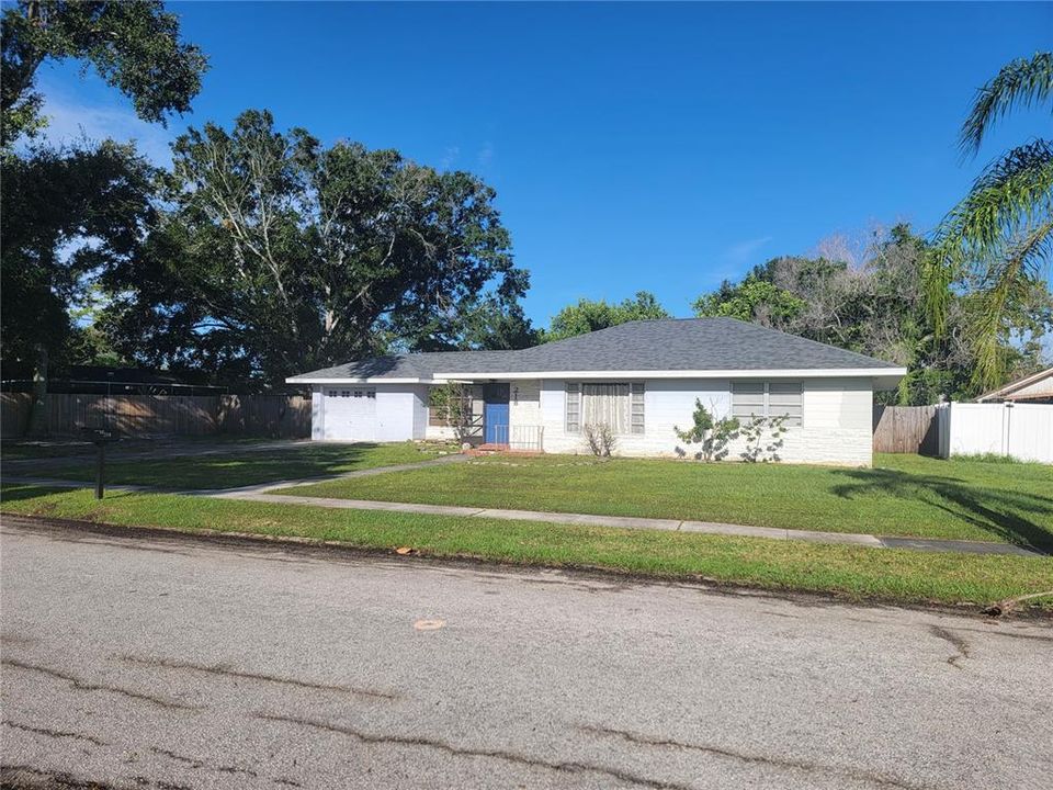 For Sale: $349,900 (3 beds, 2 baths, 1324 Square Feet)