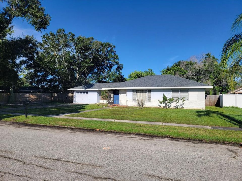 For Sale: $349,900 (3 beds, 2 baths, 1324 Square Feet)