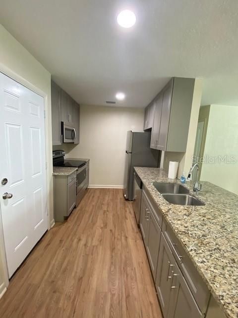 For Rent: $1,995 (2 beds, 2 baths, 968 Square Feet)