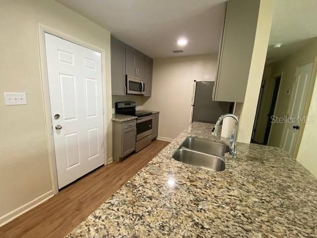 For Rent: $1,995 (2 beds, 2 baths, 968 Square Feet)