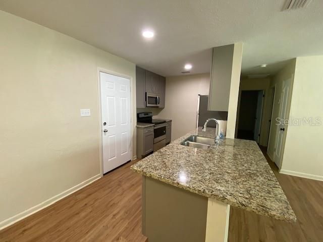 For Rent: $1,995 (2 beds, 2 baths, 968 Square Feet)