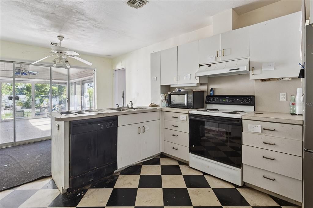 For Sale: $499,900 (3 beds, 3 baths, 2752 Square Feet)