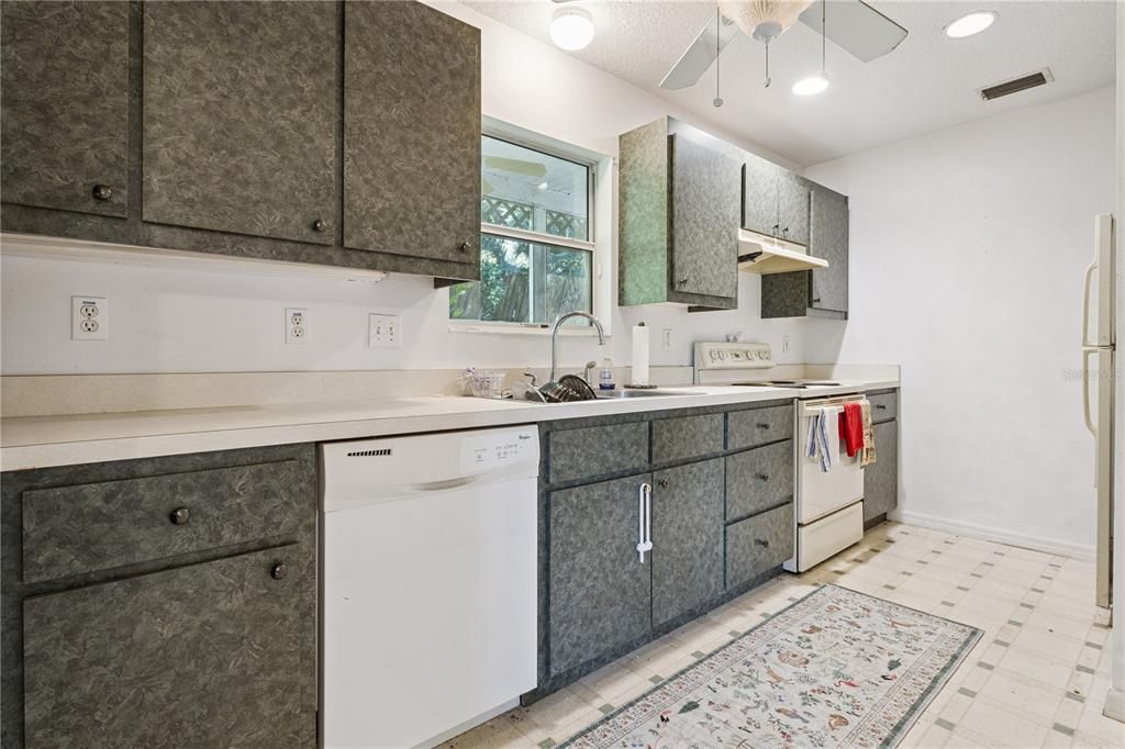 For Sale: $499,900 (3 beds, 3 baths, 2752 Square Feet)