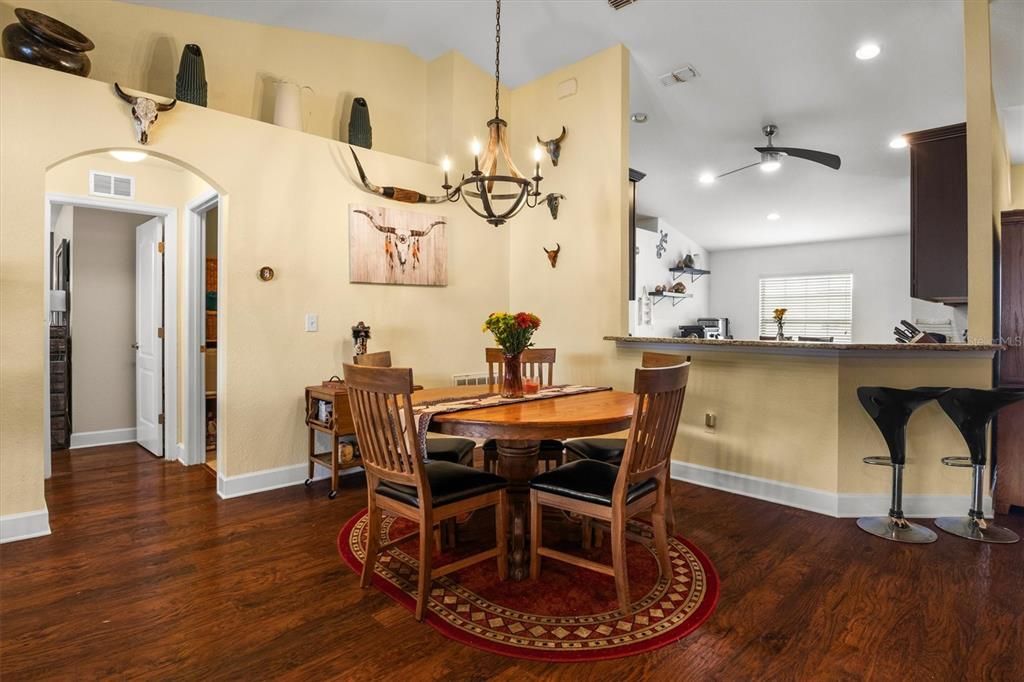 For Sale: $289,900 (3 beds, 2 baths, 1708 Square Feet)