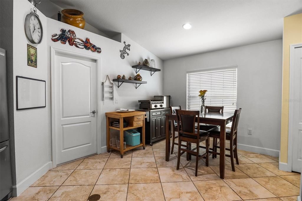 For Sale: $289,900 (3 beds, 2 baths, 1708 Square Feet)