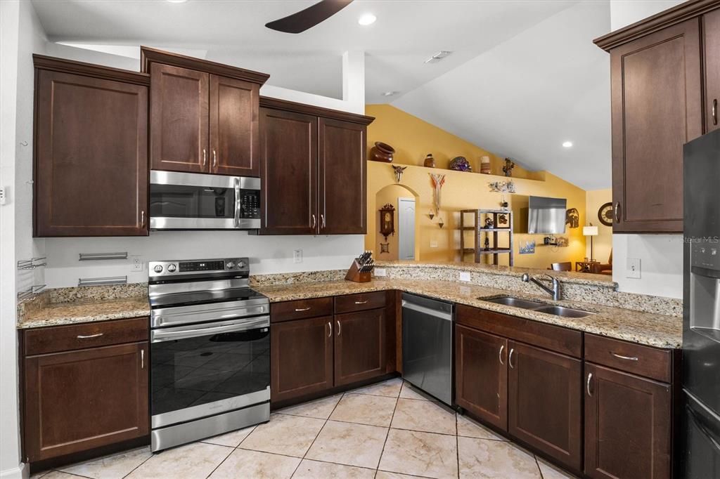 For Sale: $289,900 (3 beds, 2 baths, 1708 Square Feet)