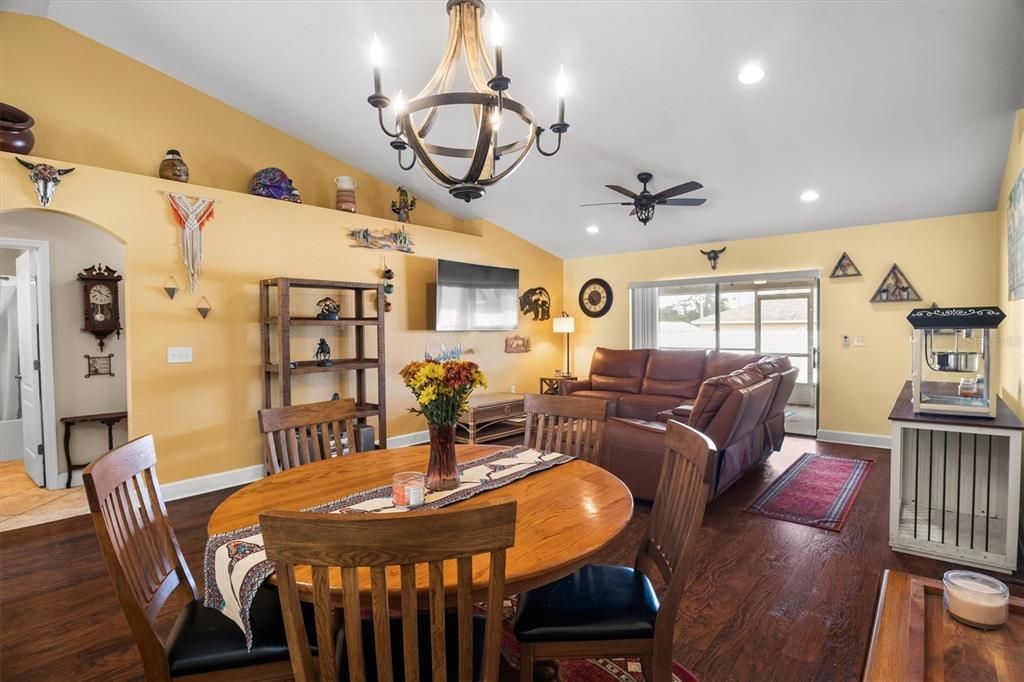 For Sale: $289,900 (3 beds, 2 baths, 1708 Square Feet)