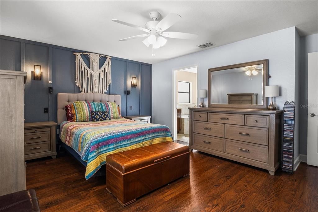 For Sale: $289,900 (3 beds, 2 baths, 1708 Square Feet)