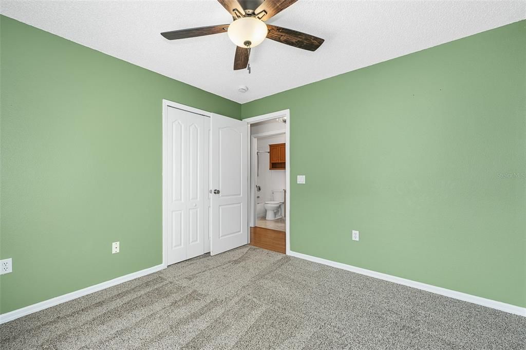 For Sale: $349,900 (3 beds, 2 baths, 1922 Square Feet)