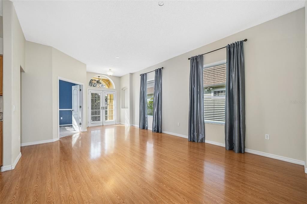 For Sale: $349,900 (3 beds, 2 baths, 1922 Square Feet)