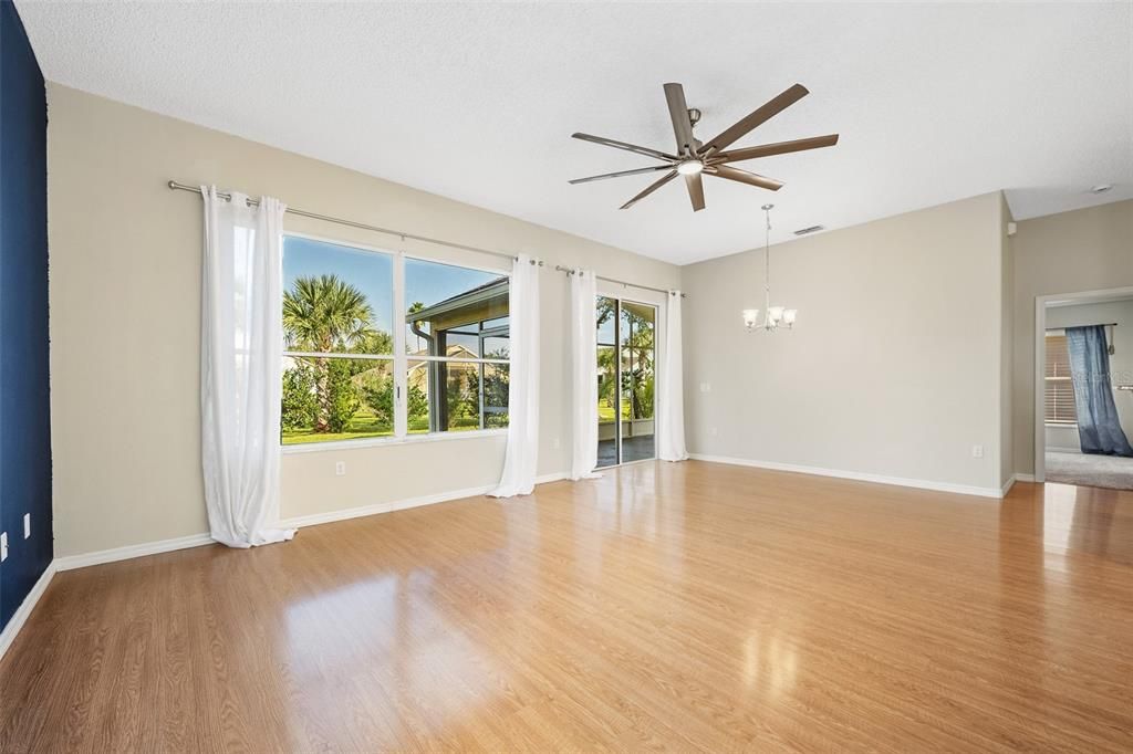 For Sale: $349,900 (3 beds, 2 baths, 1922 Square Feet)
