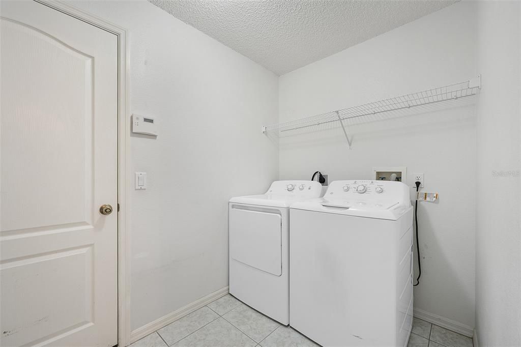 For Sale: $349,900 (3 beds, 2 baths, 1922 Square Feet)