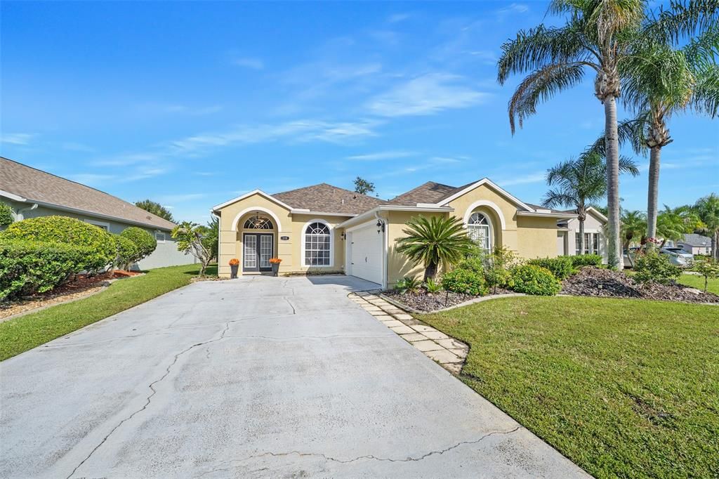 For Sale: $349,900 (3 beds, 2 baths, 1922 Square Feet)