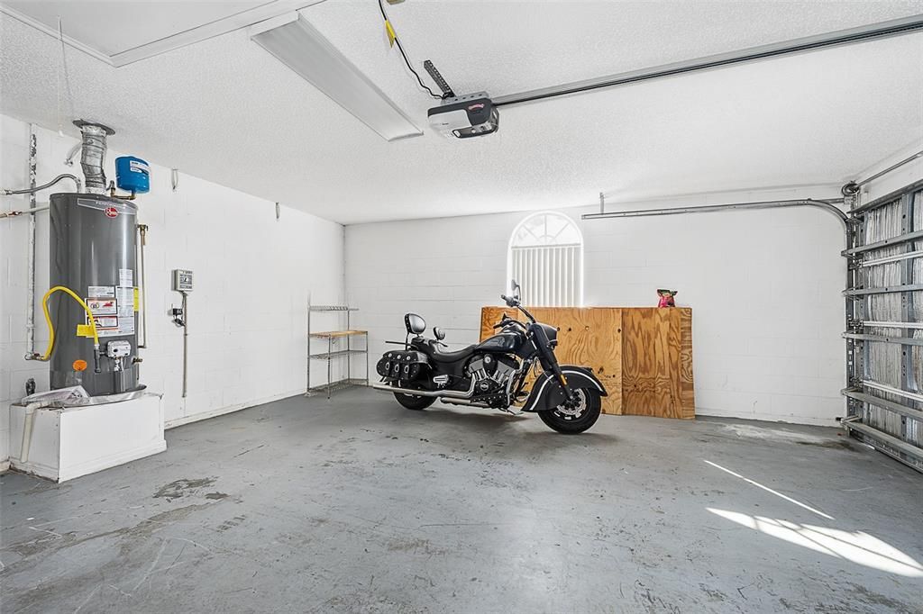 For Sale: $349,900 (3 beds, 2 baths, 1922 Square Feet)
