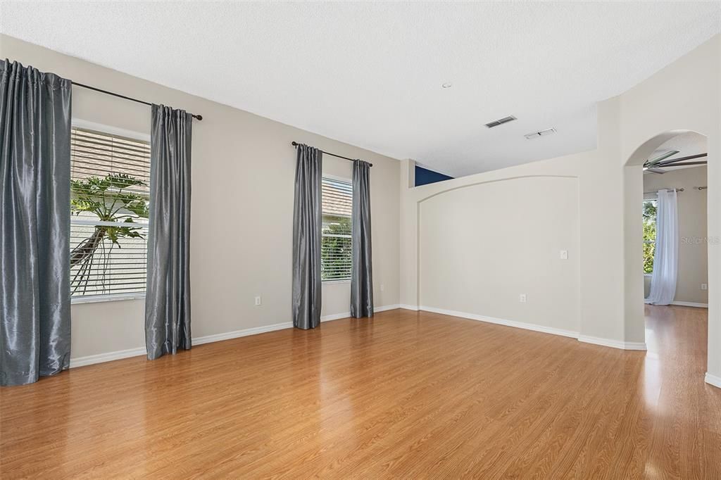 For Sale: $349,900 (3 beds, 2 baths, 1922 Square Feet)